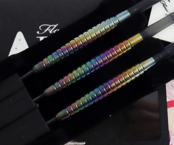 dnd3553_04.jpg Dynasty A-Flow Black Line Fallon 3 MG Fallon Sherrock - Steeldart